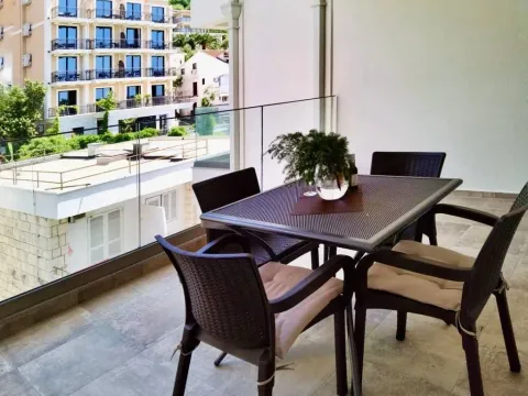 Izdavanje, jednosoban stan, 53m², Centar, Budva - image 2