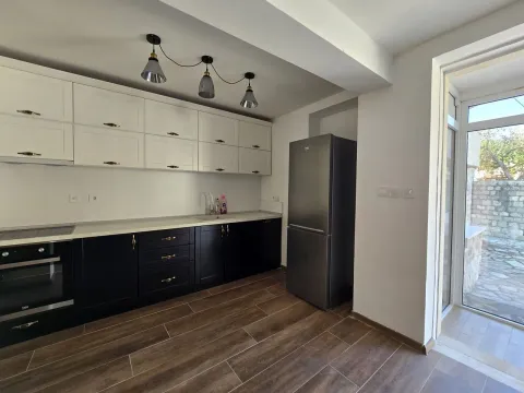 Prodaja, trosoban stan, 76m², Prčanj, Kotor - image 14