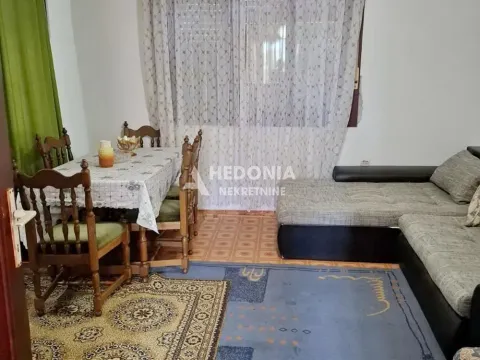 Prodaja, kuća, 176m², Centar, Inđija - image 13