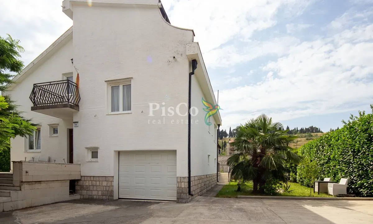 Rent, house, 700m², Zagorič, Podgorica