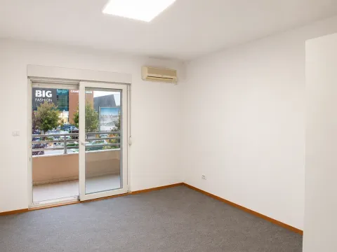 Prodaja, garsonjera, 30m², City Kvart, Podgorica - image 2
