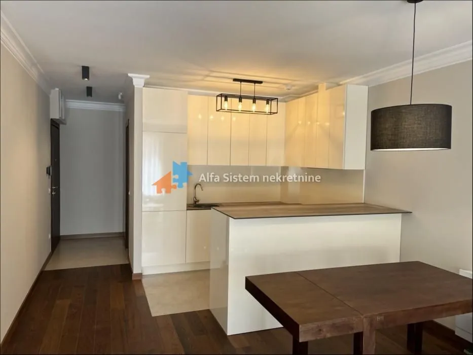 Izdavanje, trosoban stan, 80m², Čubura, Beograd