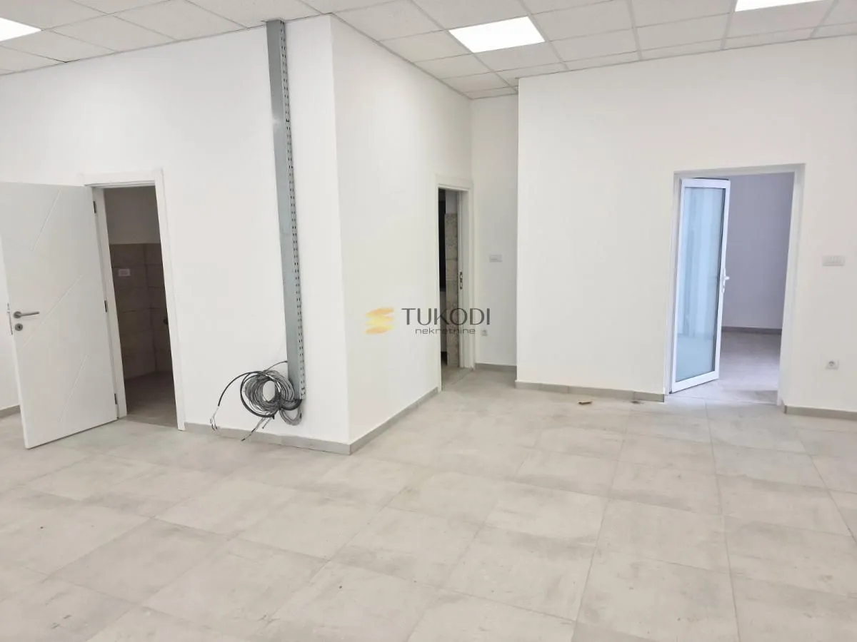 Rent, office space, 930m², Telep, Novi Sad Sve Podlokacije