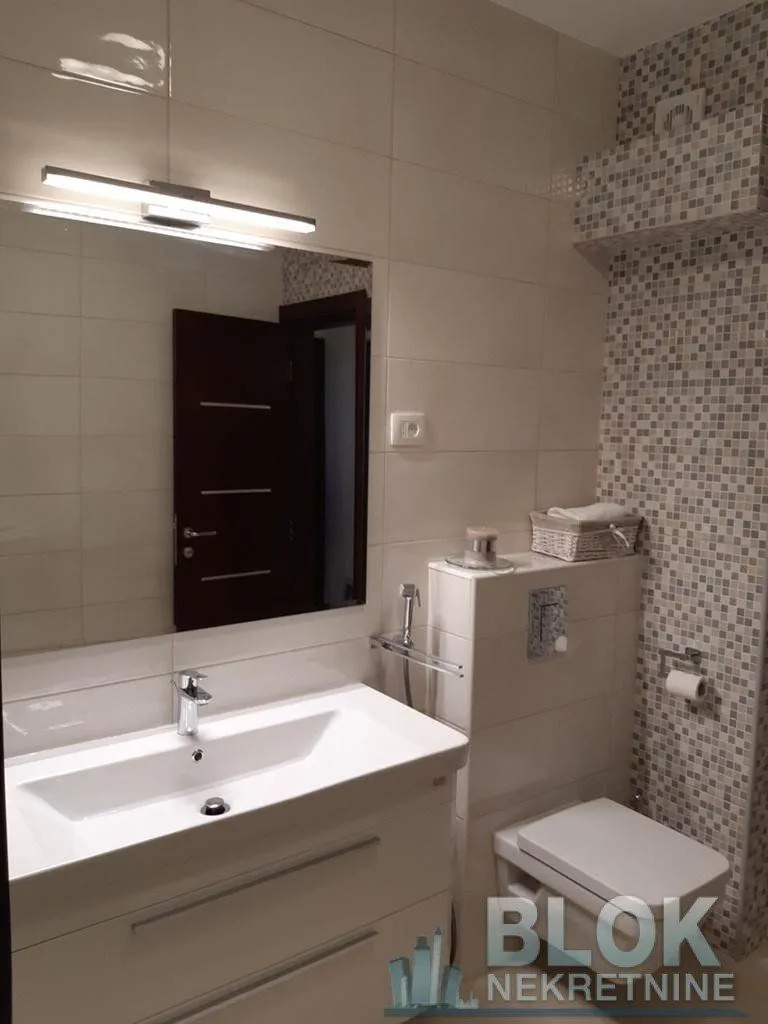 Izdavanje, dvosoban stan, 90m², Preko Morače, Podgorica