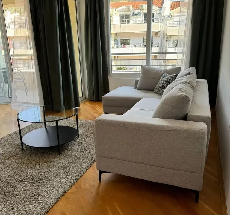 Izdavanje, jednosoban stan, 50m², Budva, Crna Gora