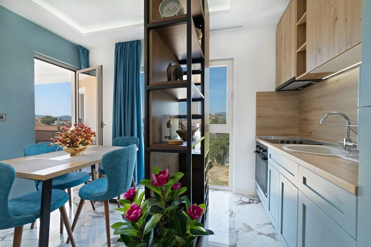Izdavanje, dvosoban stan, 50m², Centar, Tivat