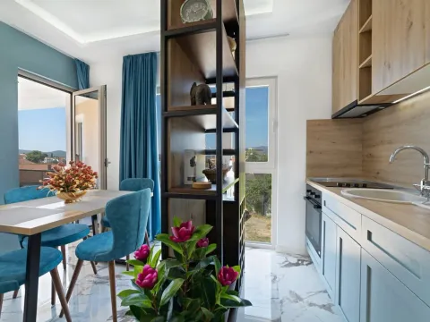 Izdavanje, dvosoban stan, 50m², Centar, Tivat - image 4