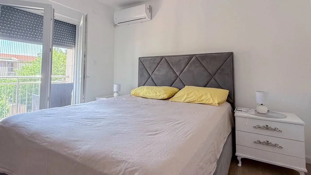 Rent, one bedroom apartment, 45m², Bečići, Budva