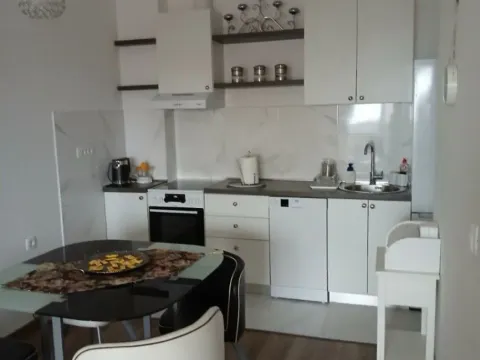 Izdavanje, dvosoban stan, 60m², Topla, Herceg Novi - image 3