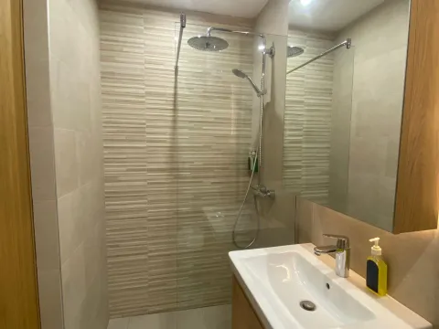 Izdavanje, trosoban stan, 85m², Kavač, Kotor - image 11