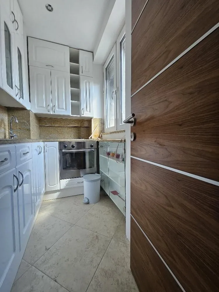 Izdavanje, dvosoban stan, 37m², Stari Grad, Beograd