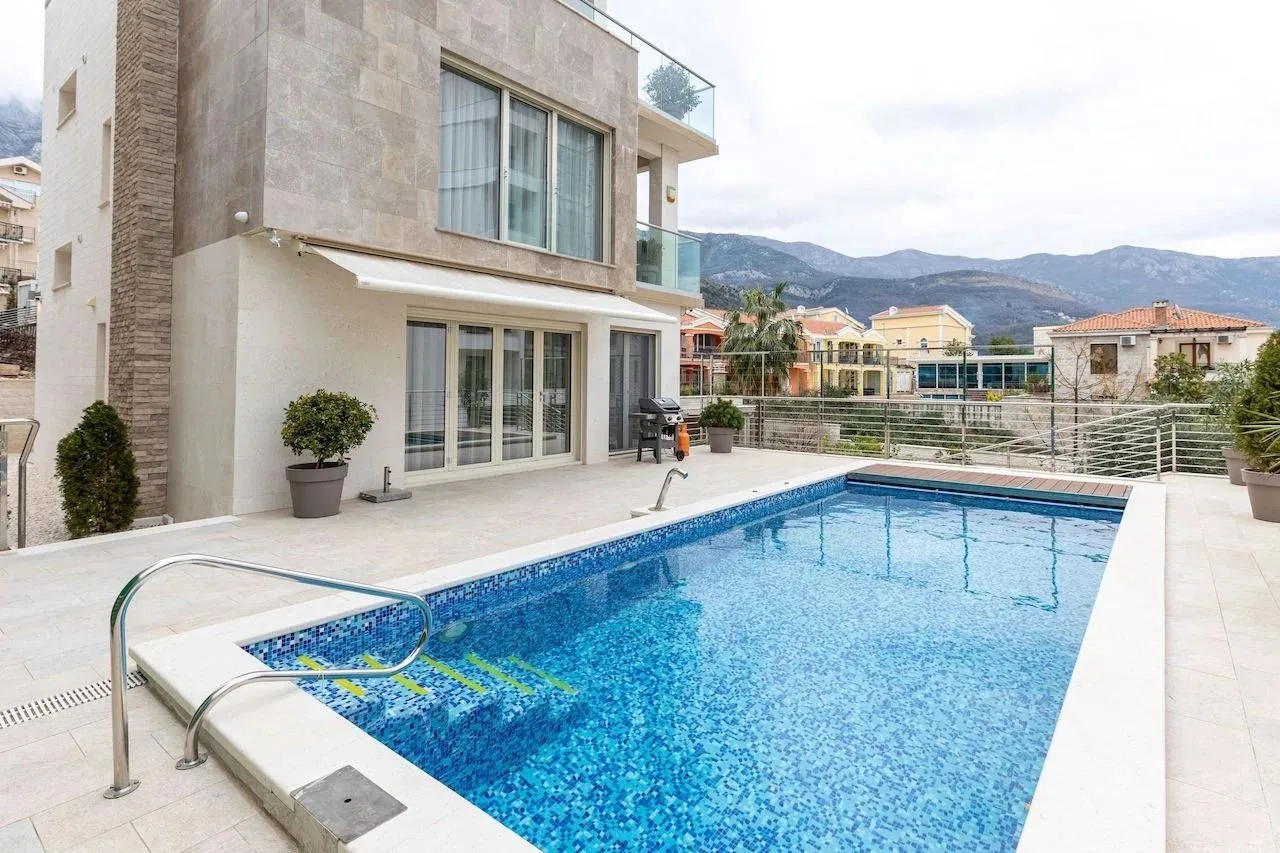 Sale, house, 400m², Bečići, Budva