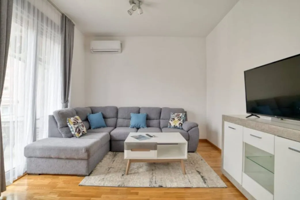 Rent, apartment, 70m², Bečići, Budva