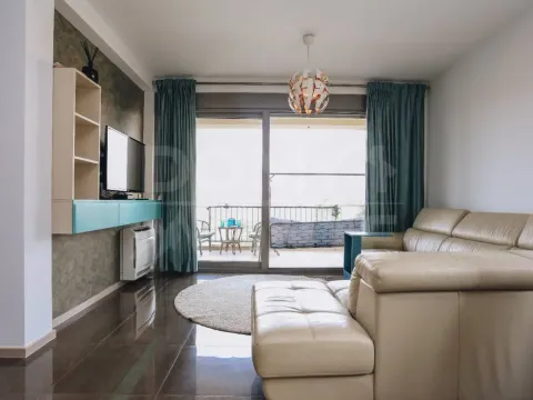Izdavanje, dvosoban stan, 80m², Tivat, Crna Gora - image 1