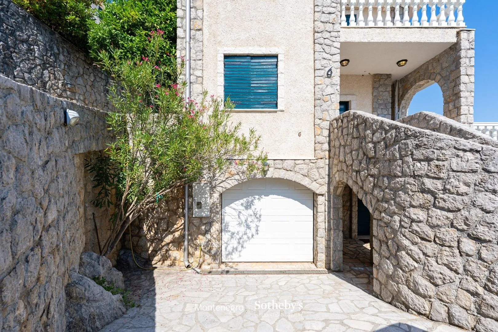 Sale, house, 235m², Kostanjica, Kotor