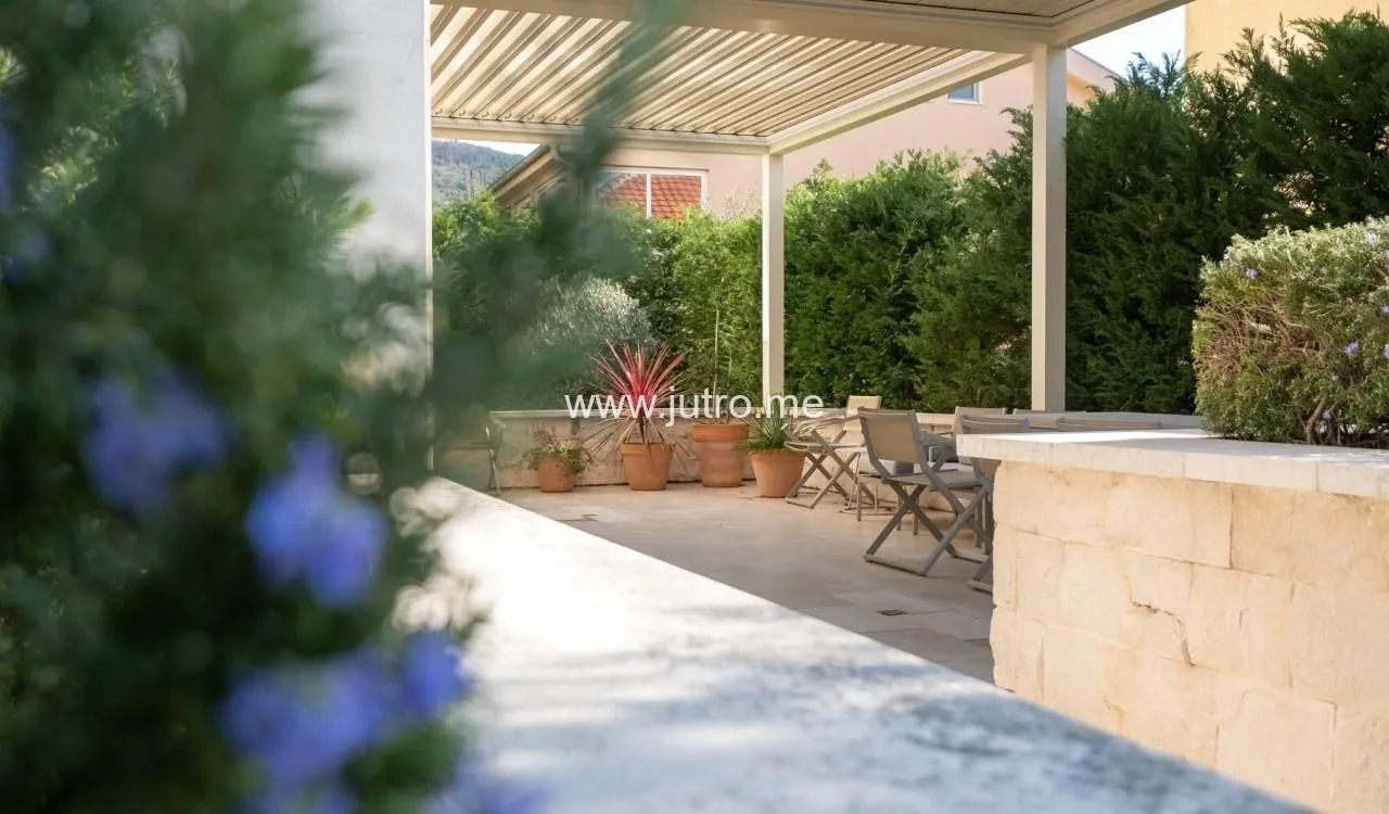 Prodaja, dvosoban stan, 103m², Centar, Tivat