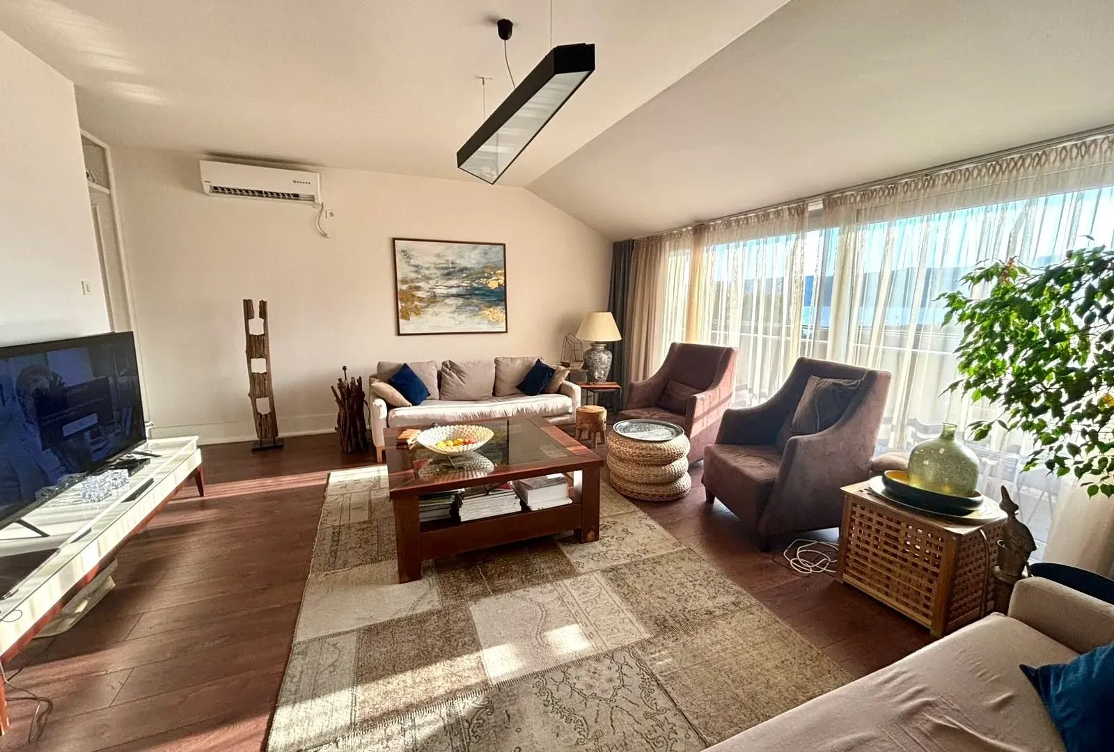 Izdavanje, trosoban stan, 150m², Tivat, Crna Gora