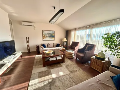 Rent, three bedroom apartment, 150m², Tivat, Crna Gora