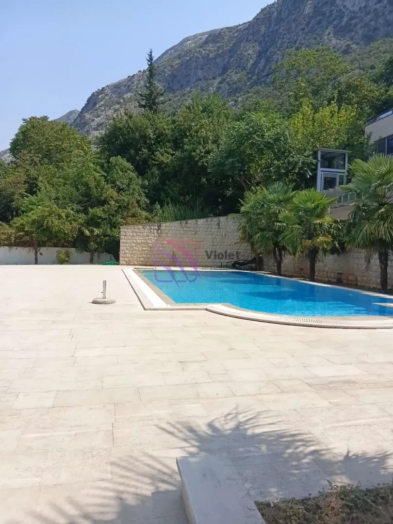 Prodaja, jednosoban stan, 53m², Dobrota, Kotor