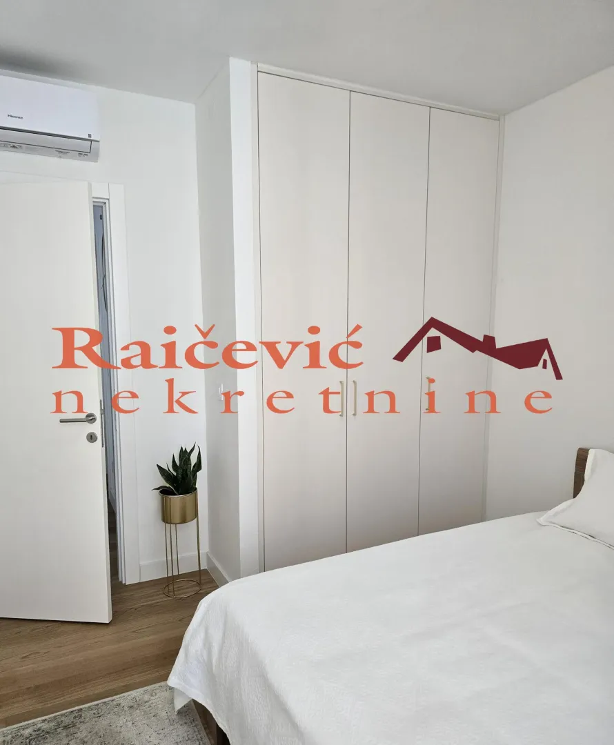 Furnished bedroom with a double bed, wardrobe, and air conditioning.