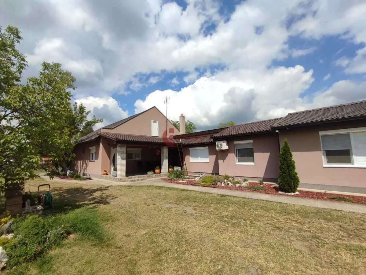 Prodaja, kuća, 313m², Peščara, Subotica