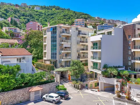 Sale, two bedroom apartment, 75m², Gospoština, Budva - image 2