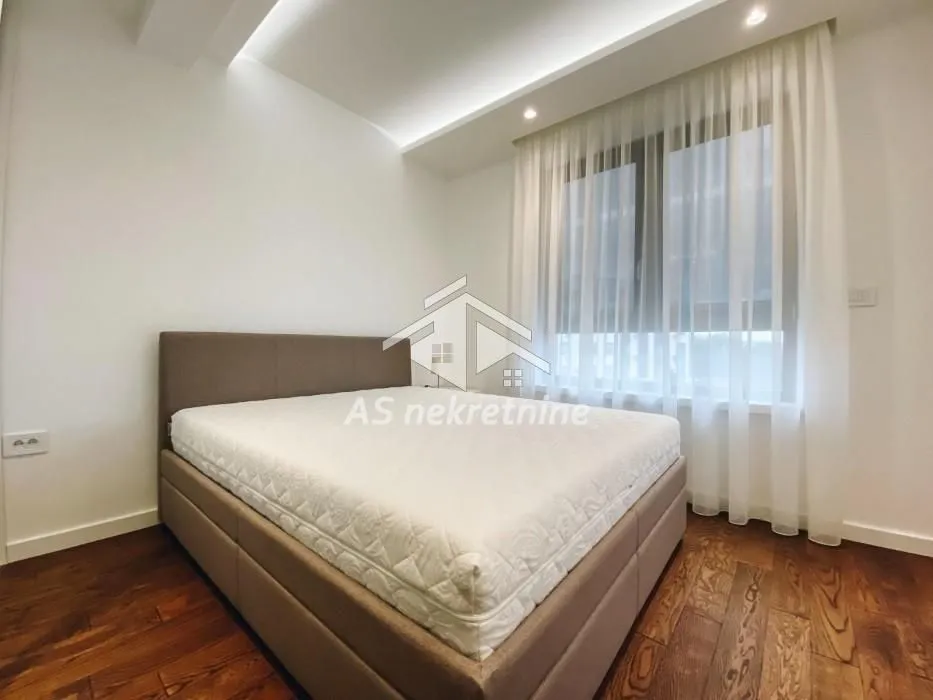 Izdavanje, trosoban stan, 68m², Čubura, Beograd