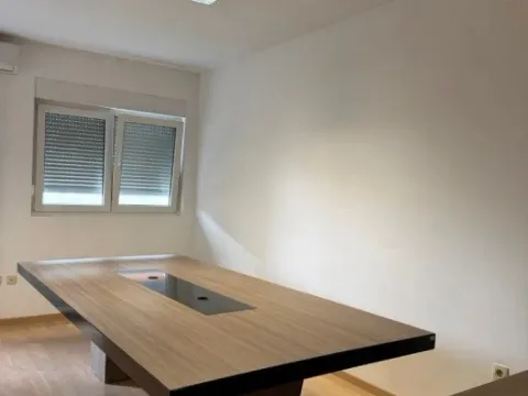 Izdavanje, poslovni prostor, 75m², Podgorica, Crna Gora - image 8