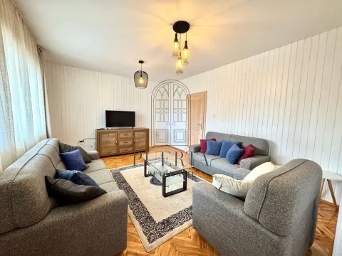 Izdavanje, dvosoban stan, 108m², Stari Aerodrom, Podgorica - image 1