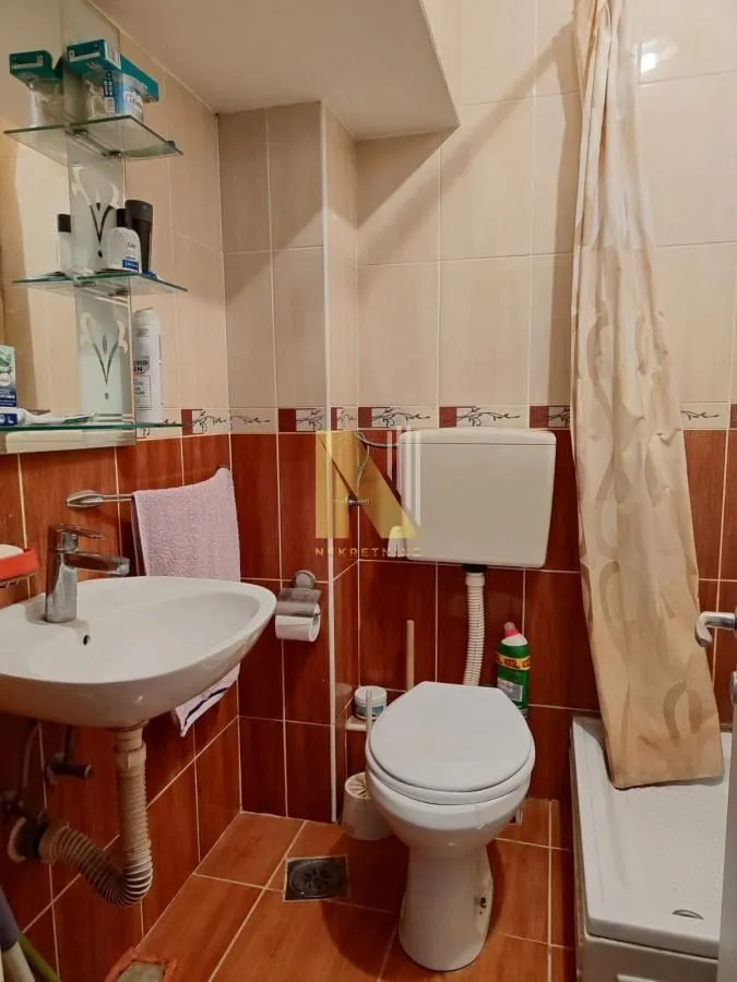 Izdavanje, garsonjera, 25m², Salajka, Novi Sad Sve Podlokacije