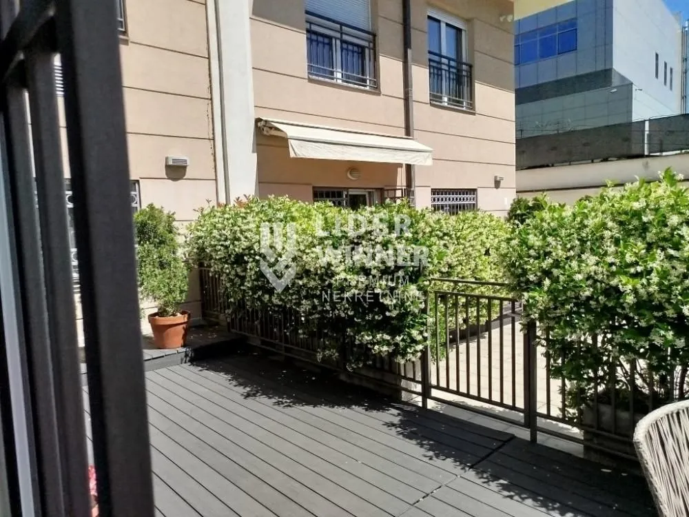 Izdavanje, jednosoban stan, 50m², Savski Venac, Beograd