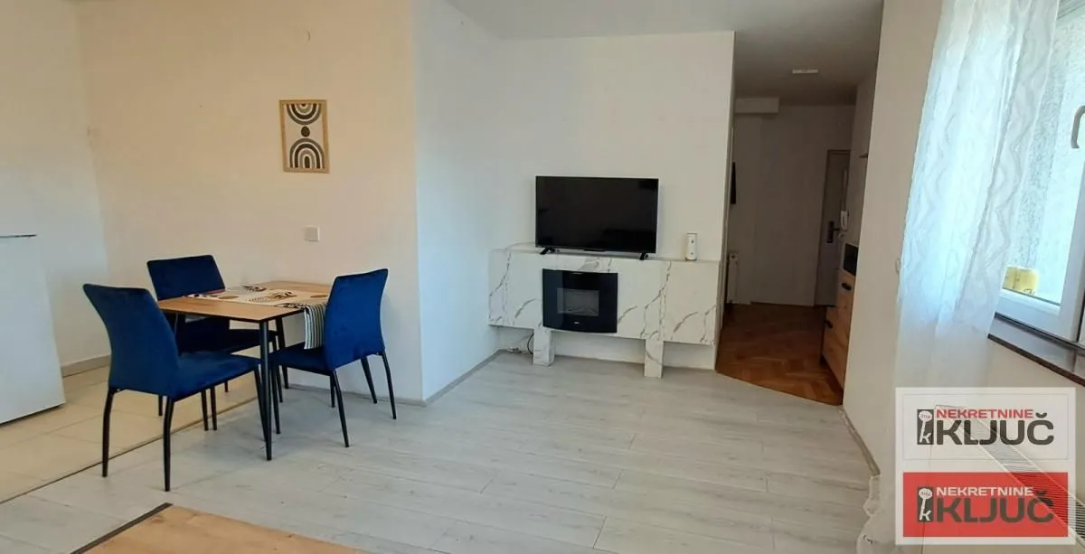 Prodaja, dvosoban stan, 56m², Centar, Novi Sad