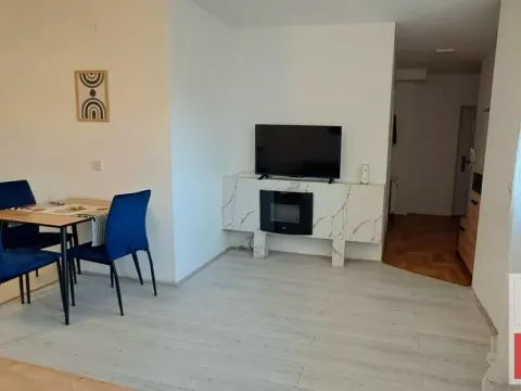 Prodaja, dvosoban stan, 56m², Centar, Novi Sad - image 2