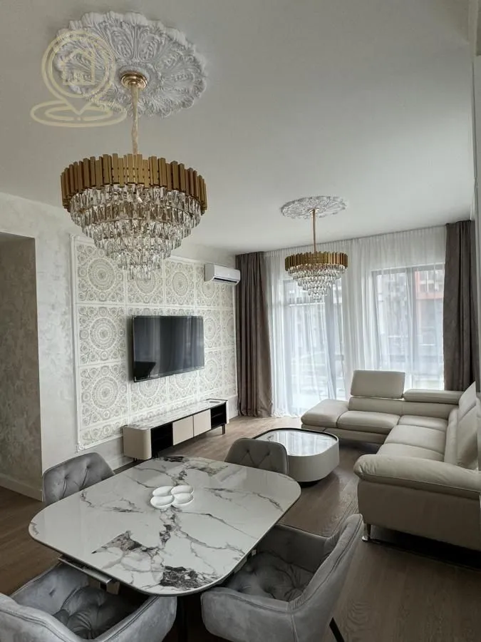 Izdavanje, trosoban stan, 80m², Savski Venac, Beograd