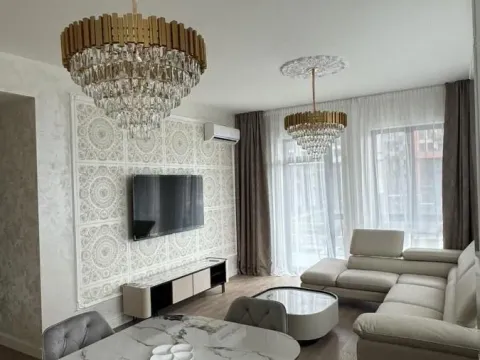 Izdavanje, trosoban stan, 80m², Savski Venac, Beograd - image 1