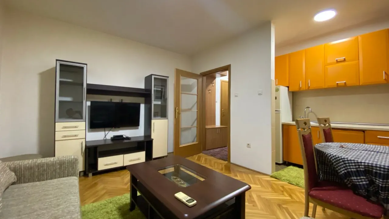 Izdavanje, garsonjera, 27m², Blok 9, Podgorica