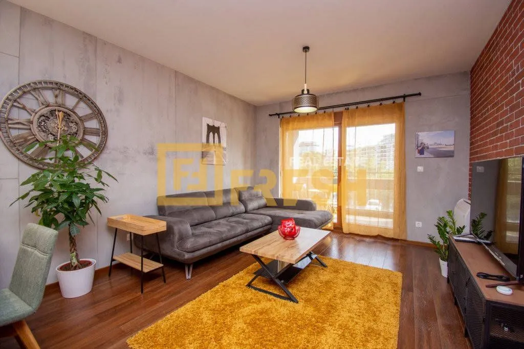Izdavanje, dvosoban stan, 74m², Master Kvart, Podgorica