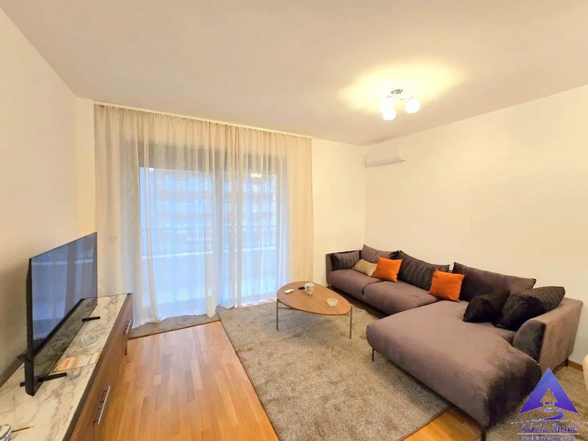 Izdavanje, trosoban stan, 85m², Rozino, Budva