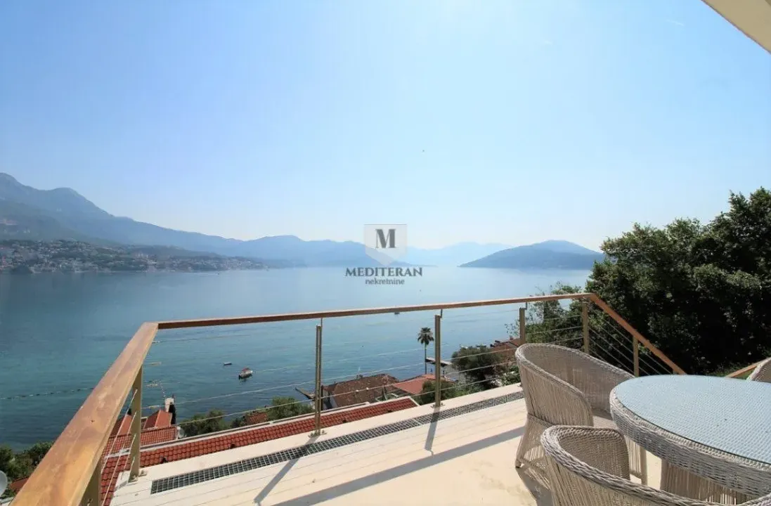 Prodaja, dvosoban stan, 192m², Njivice, Herceg Novi