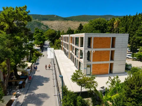 Pogled iz vazduha na eksterijer objekta u izgradnji i okruženje. - image 6