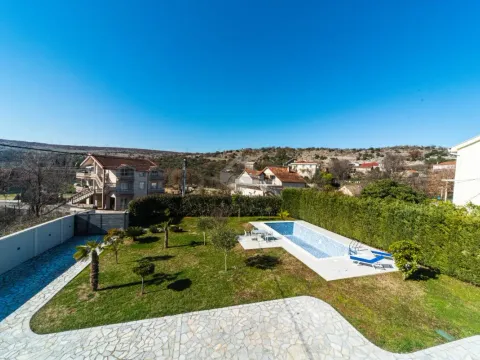 Izdavanje, kuća, 220m², Podgorica, Crna Gora - image 27