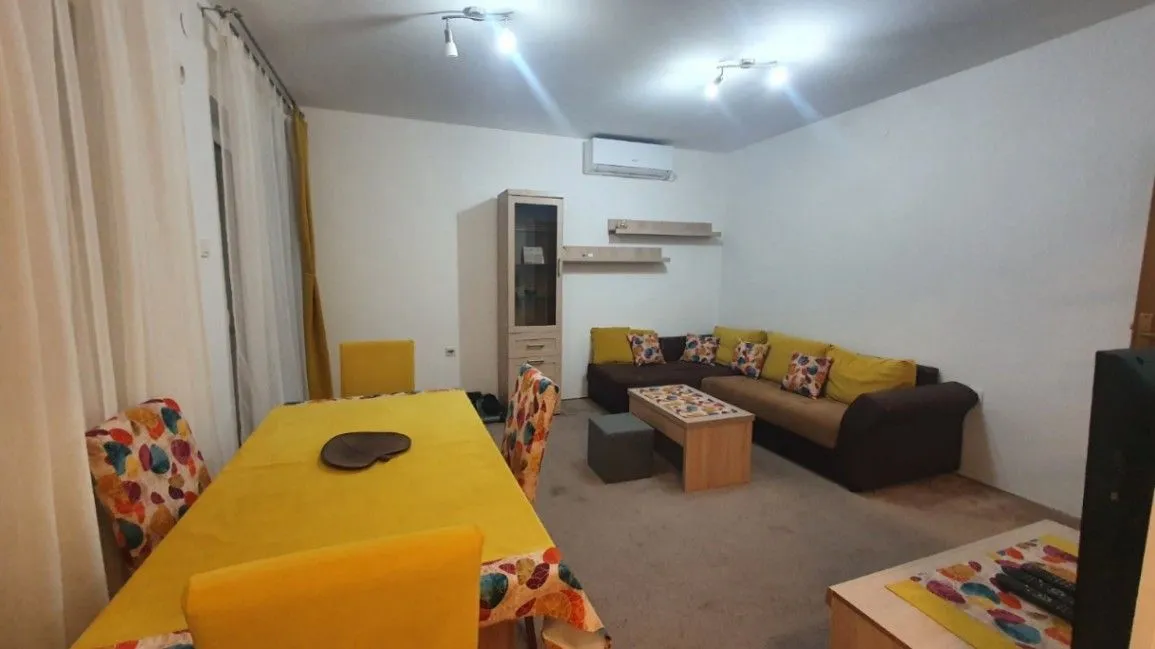 Izdavanje, dvosoban stan, 63m², Blok 9, Podgorica