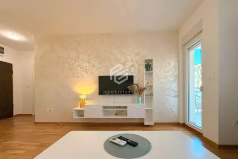 Rent, one bedroom apartment, 43m², City Kej, Podgorica - image 5