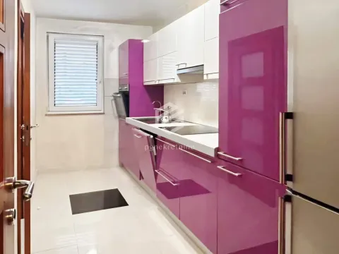 Izdavanje, kuća, 220m², Konik, Podgorica - image 6