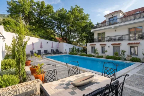 Prodaja, četvorosoban stan, 112m², Risan, Kotor - image 11
