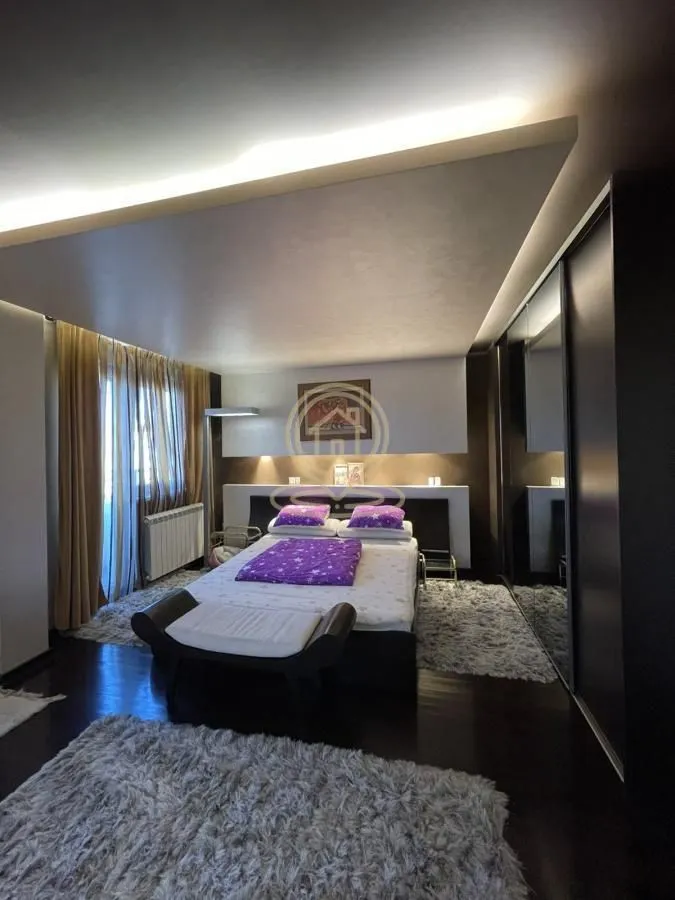 Izdavanje, stan, 310m², Grbavica, Novi Sad Sve Podlokacije
