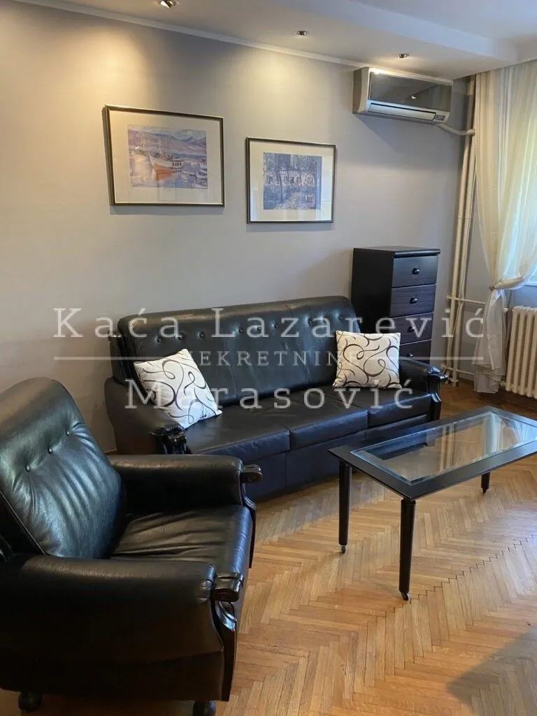 Izdavanje, dvosoban stan, 52m², Šumice, Beograd