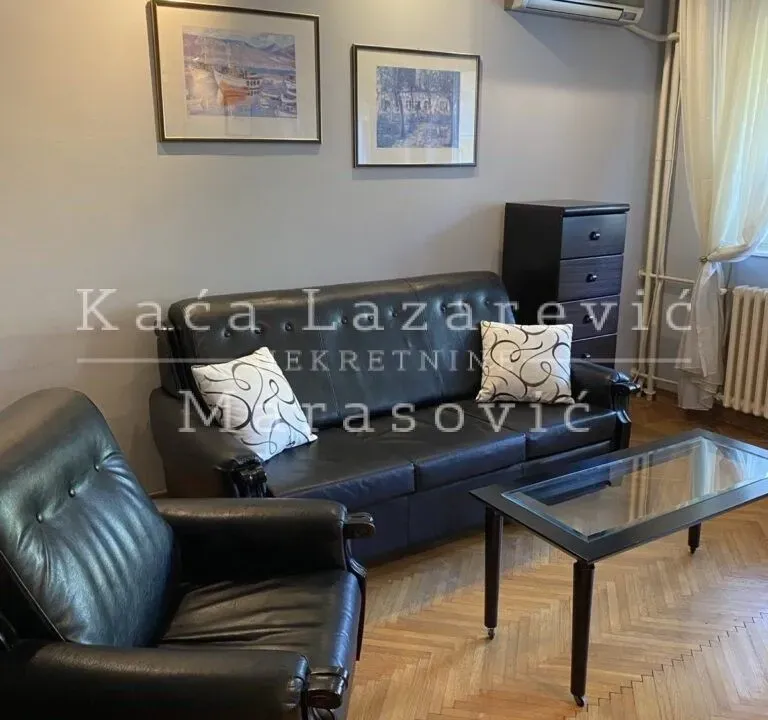 Izdavanje, dvosoban stan, 52m², Šumice, Beograd