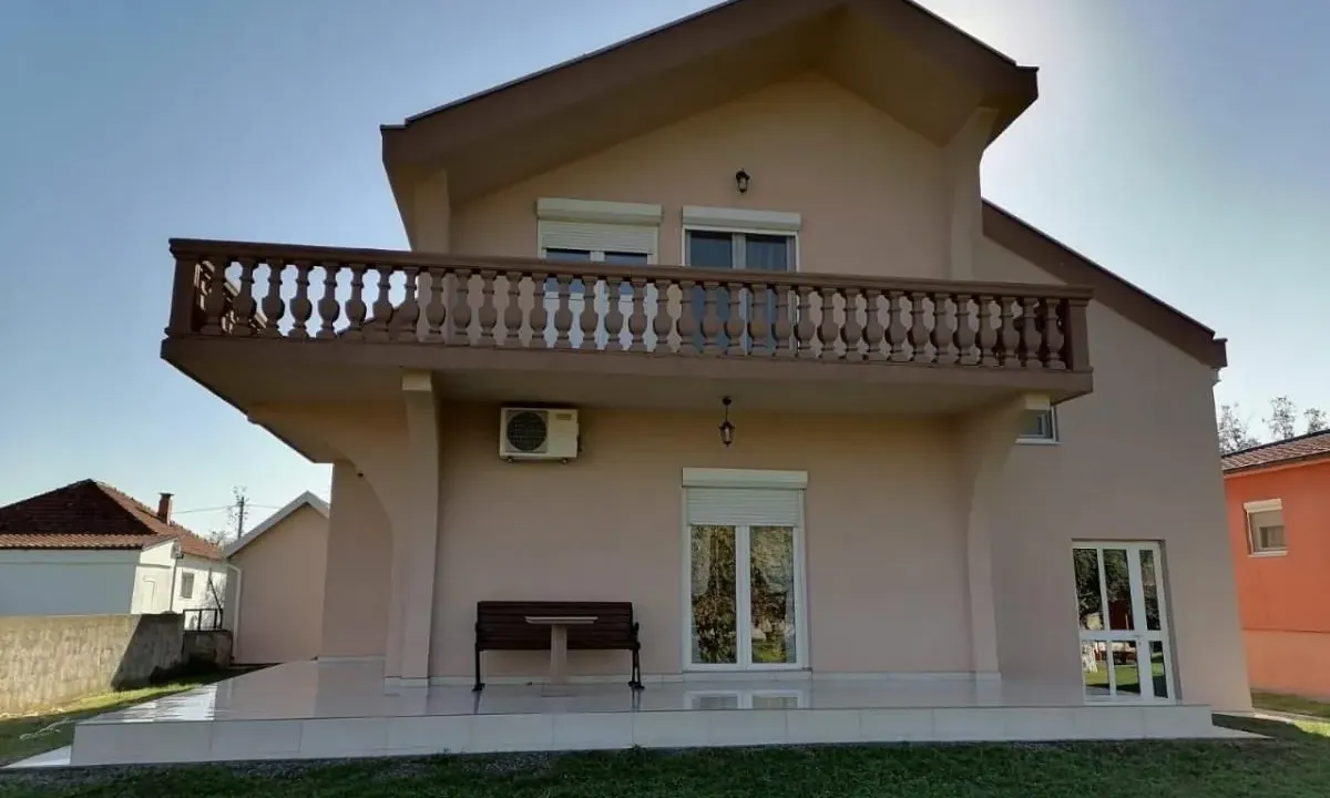 Sale, house, 350m², Tološi, Podgorica