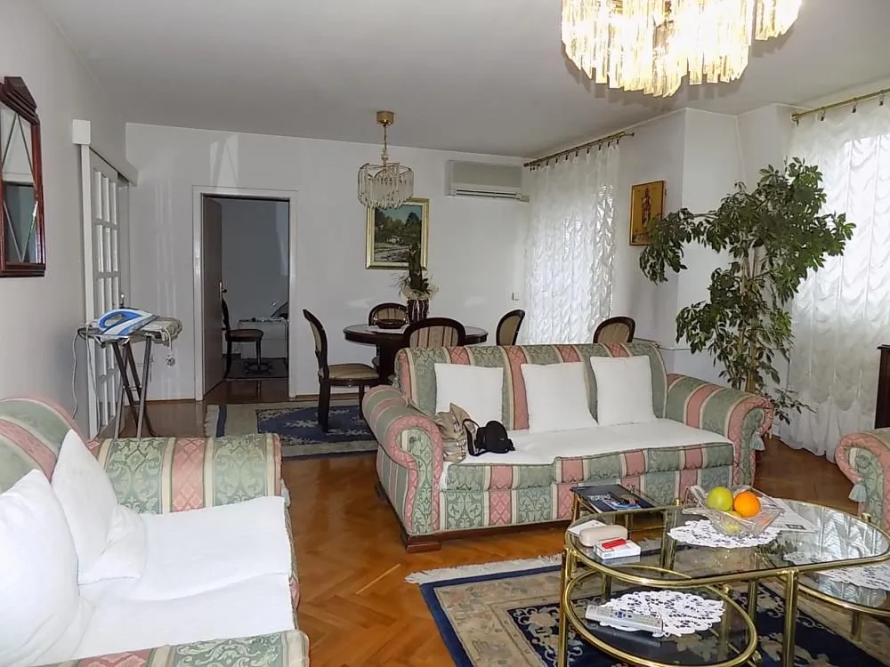 Prodaja, trosoban stan, 118m², Centar, Jagodina